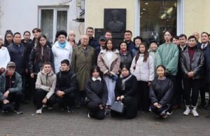В Горно-Алтайске открыли мемориальную доску почетному гражданину города Ивану Шодоеву В Горно-Алтайске открыли мемориальную доску почетному гражданину города Ивану Шодоеву