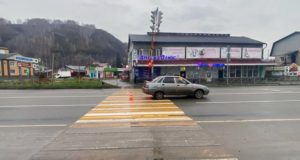 В Майме на пешеходном переходе «Лада» сбила 21-летнюю девушку В Майме на пешеходном переходе «Лада» сбила 21-летнюю девушку