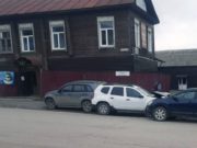 Пенсионер на «Ниссане» врезался в припаркованные машины в Горно-Алтайске Пенсионер на «Ниссане» врезался в припаркованные машины в Горно-Алтайске