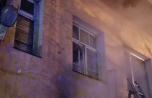В многоквартирном доме на Коммунистическом произошел пожар В многоквартирном доме на Коммунистическом произошел пожар