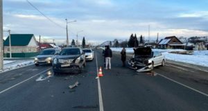 Subaru и Cadillac столкнулись в Майме, пострадал девятилетний ребенок Subaru и Cadillac столкнулись в Майме, пострадал девятилетний ребенок