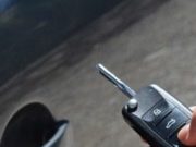 Две девушки угнали автомобиль у парня, с которым познакомились в кафе Две девушки угнали автомобиль у парня, с которым познакомились в кафе