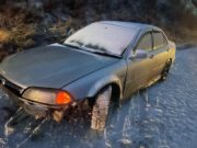 Девушка-водитель пострадала в ДТП: у машины лопнуло колесо