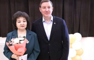 Педагогам школы №7 вручили государственные награды Педагогам школы № 7 вручили государственные награды
