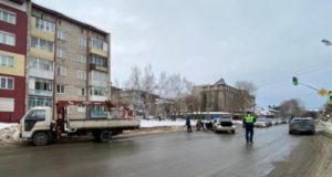 Легковушка столкнулась с грузовиком в Горно-Алтайске, пострадал один из водителей Легковушка столкнулась с грузовиком в Горно-Алтайске, пострадал один из водителей