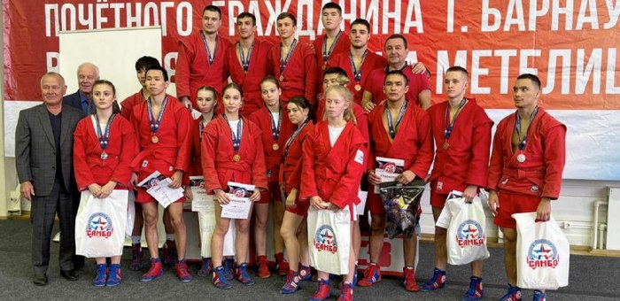 Самбисты Республики Алтай успешно выступили на Всероссийских соревнованиях