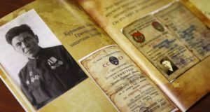 Андрей Турчак передал в Санкт-Петербург Книгу Памяти, созданную учениками школы № 7