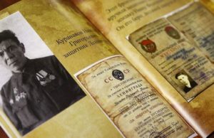 Андрей Турчак передал в Санкт-Петербург Книгу Памяти, созданную учениками школы № 7