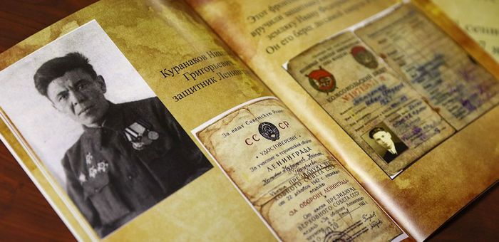 Андрей Турчак передал в Санкт-Петербург Книгу Памяти, созданную учениками школы № 7