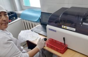 Больница села Беляши получила новый биохимический анализатор Больница села Беляши получила новый биохимический анализатор