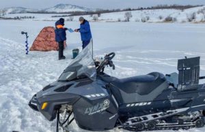 МЧС проводит рейды на снегоходах по местам зимней рыбалки МЧС проводит рейды на снегоходах по местам зимней рыбалки