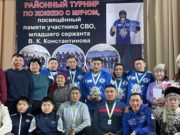 В Кокоре прошел турнир по хоккею с мячом в память об участнике СВО