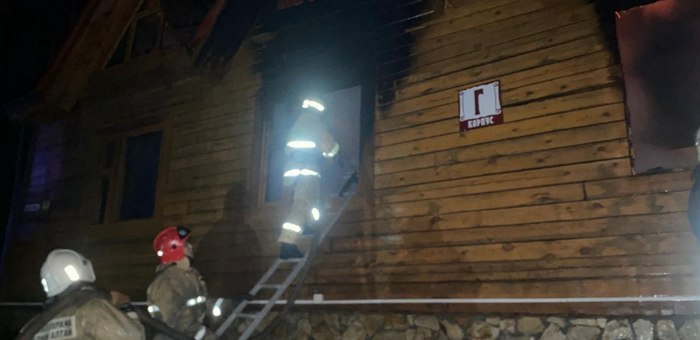 В Майминском районе произошел пожар на турбазе