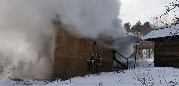 В Горно-Алтайске произошел пожар в садовом товариществе