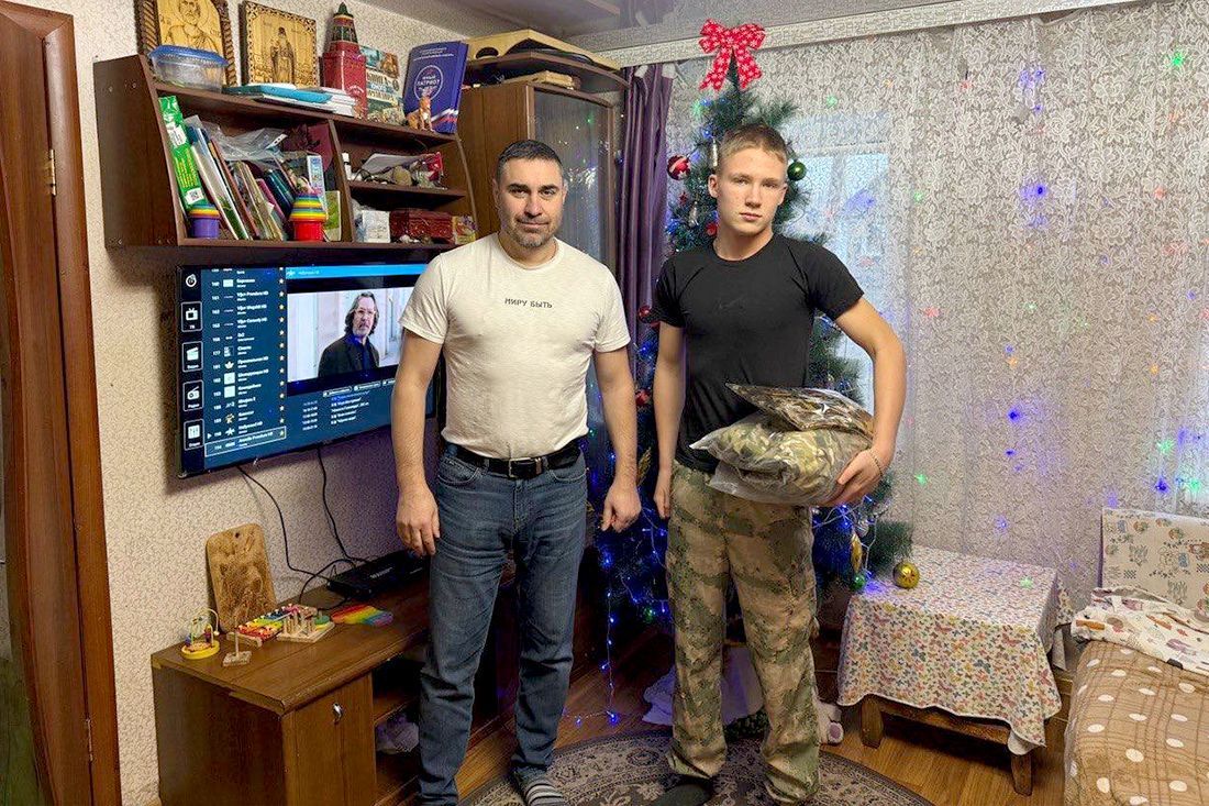 Дети из ЛНР получили новогодние подарки от Андрея Турчака 