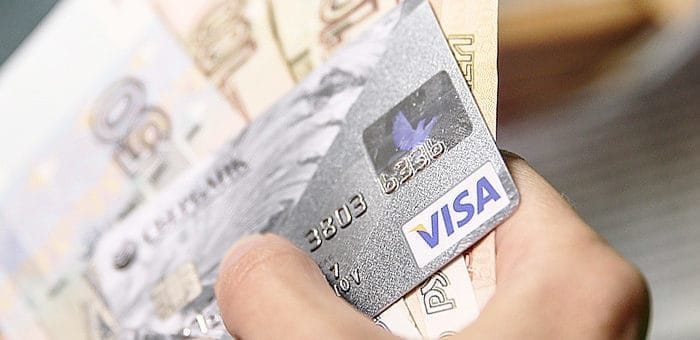 Рассчиталась в магазинах картой соседа и получила судимость