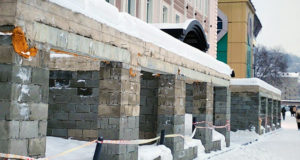 Строящиеся «сарайки» на центральной площади Горно-Алтайска снесут