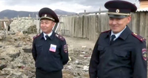 Кош-агачских полицейских наградили за спасение людей на пожаре