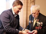 Андрей Турчак вручил ветерану медаль к 80-летию Победы