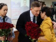 Андрей Турчак передал Орден Мужества супруге погибшего бойца