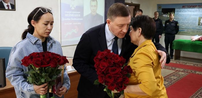 Андрей Турчак передал Орден Мужества супруге погибшего бойца