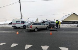 В ДТП с двумя иномарками в Майме пострадал водитель «Ниссана» В ДТП с двумя иномарками в Майме пострадал водитель «Ниссана»