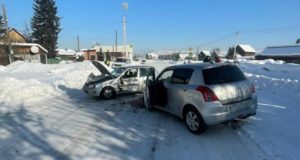 Женщина пострадала в столкновении двух иномарок в Майме Женщина пострадала в столкновении двух иномарок в Майме