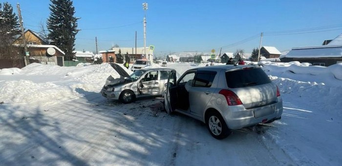 Женщина пострадала в столкновении двух иномарок в Майме
