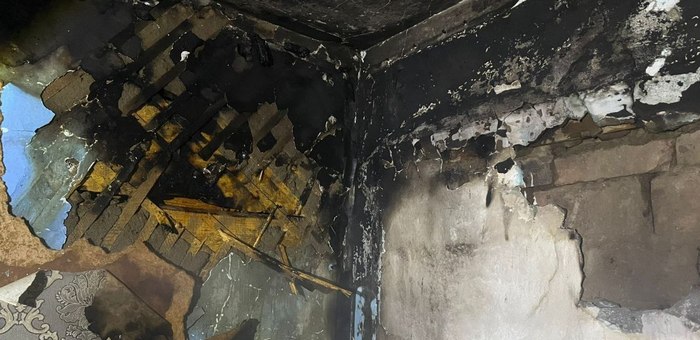 В Турочаке произошел пожар в трехквартирном доме