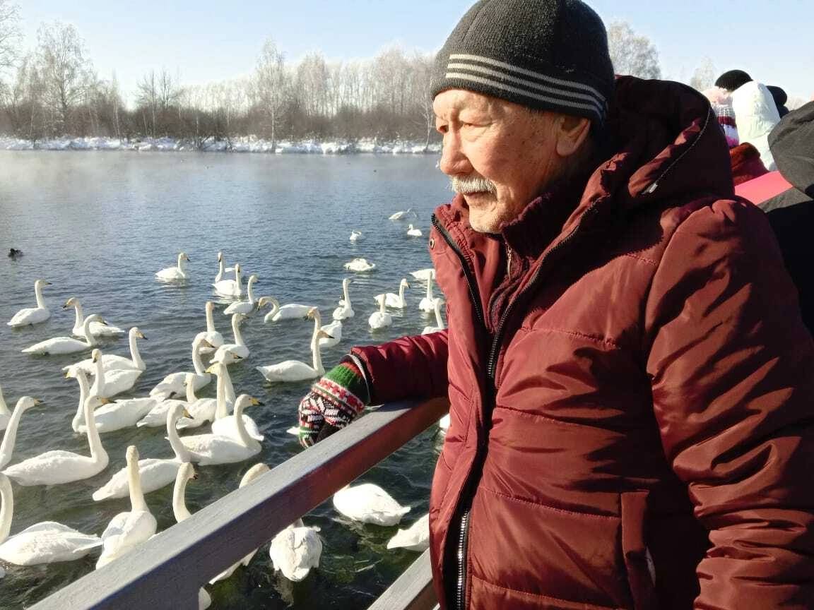 Постояльцы дома-интерната «Алтай» побывали в лебедином заказнике 