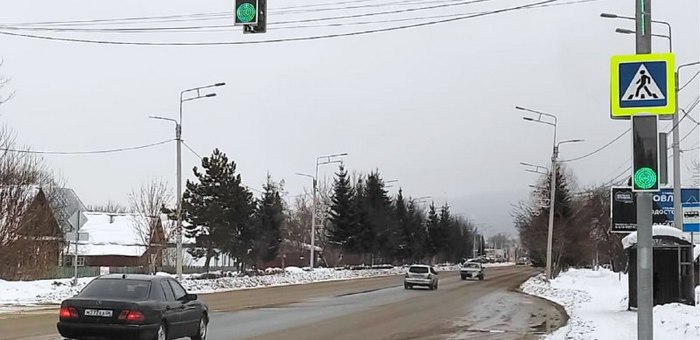 На Трактовой в Горно-Алтайске заработал светофор с кнопкой вызова для пешеходов