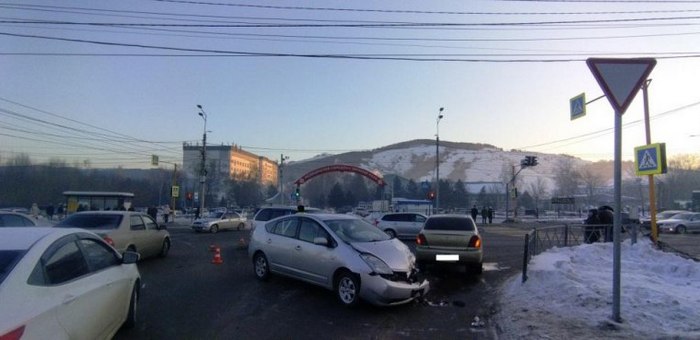 Три иномарки столкнулись в Горно-Алтайске