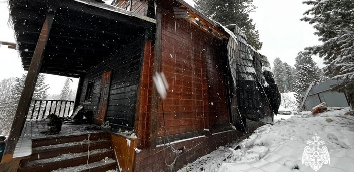 Двухэтажный дом горел в Артыбаше