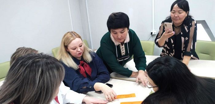 На Алтае выплату за классное руководство получают более 2 тысяч педагогов