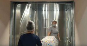 В Перинатальном центре появился современный грузопассажирский лифт В Перинатальном центре появился современный грузопассажирский лифт