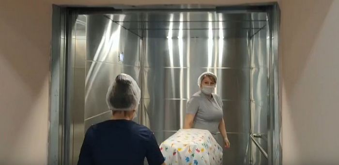 В Перинатальном центре появился современный грузопассажирский лифт