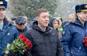 Андрей Турчак почтил память псковских десантников Андрей Турчак почтил память псковских десантников