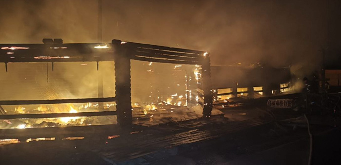 В Чемале снова горели торговые павильоны в районе ГЭС