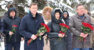 В Горно-Алтайске почтили память Михаила Карамаева