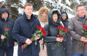 В Горно-Алтайске почтили память Михаила Карамаева В Горно-Алтайске почтили память Михаила Карамаева