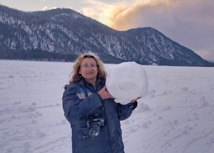 «Снежные рулоны» заметили на Телецком озере 