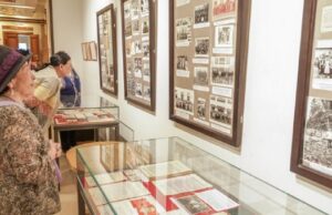 В Горно-Алтайске открыли выставку к 100-летию со дня рождения Нины Суразаковой В Горно-Алтайске открыли выставку к 100-летию со дня рождения Нины Суразаковой