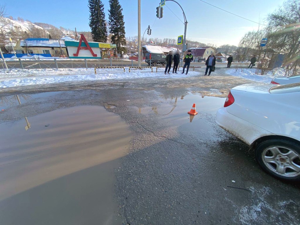 Водитель без прав сбил пожилую женщину на парковке в Майме