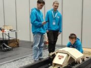 Школьники с Алтая изобрели робота-помощника для железных дорог Школьники с Алтая изобрели робота-помощника для железных дорог