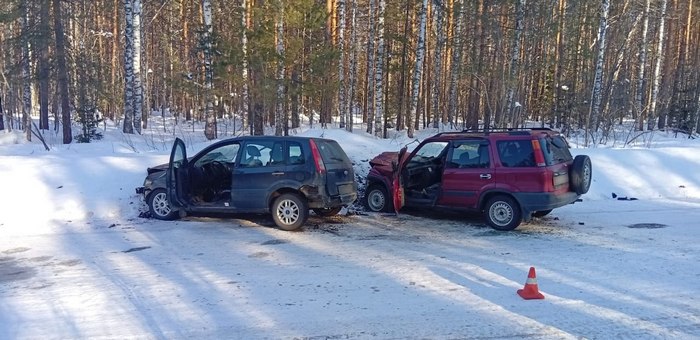 В жестком ДТП у села Верх-Бийск пострадала пенсионерка из Санкт-Петербурга