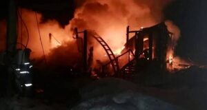 Двухэтажный дом сгорел в Мульте