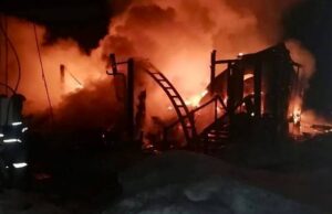 Двухэтажный дом сгорел в Мульте