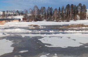 В Чойском районе подтопило дорогу, введено ограничение для грузовиков В Чойском районе подтопило дорогу, введено ограничение для грузовиков
