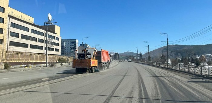 Горно-Алтайск переходит на летнее содержание дорог
