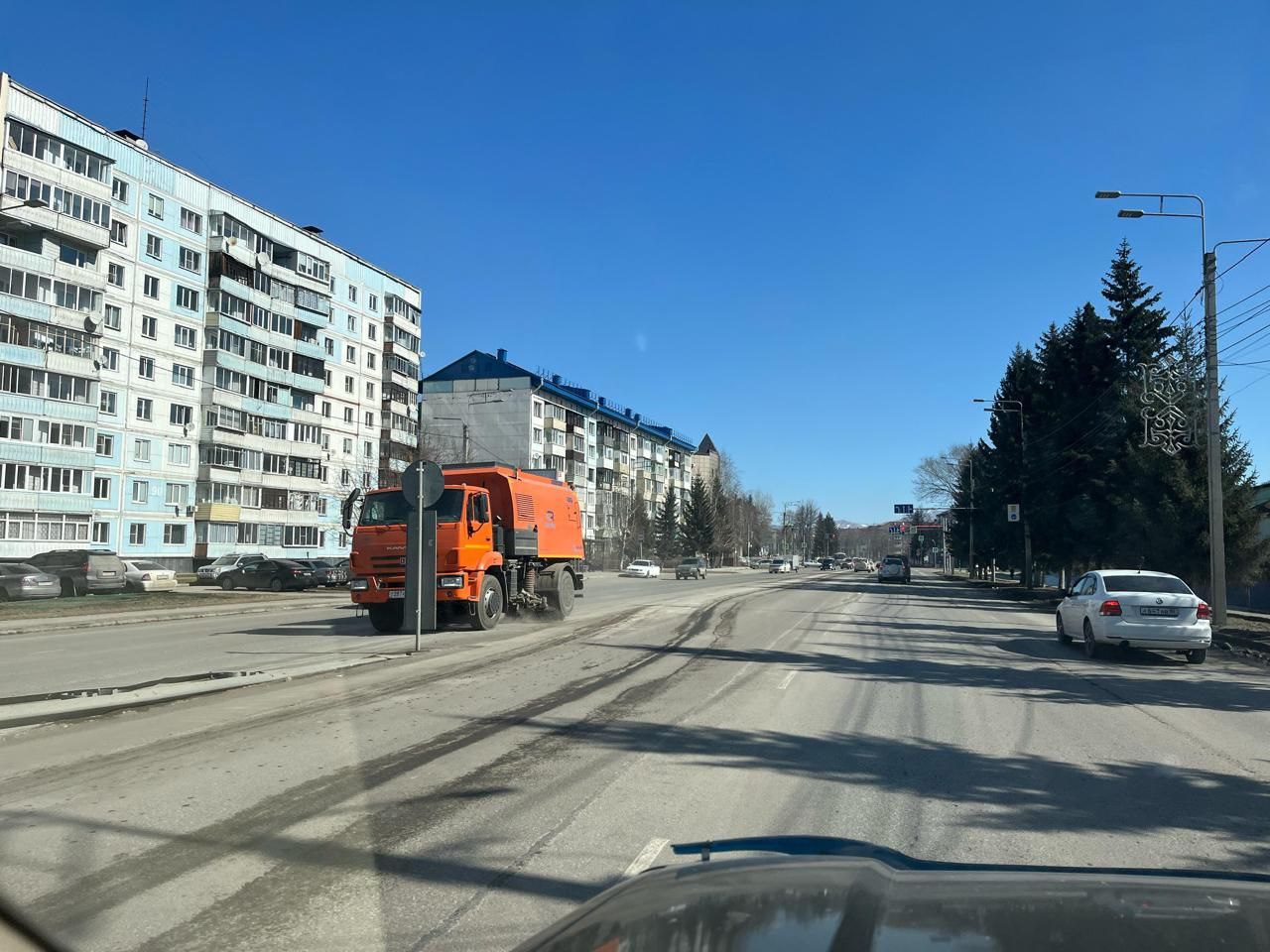Горно-Алтайск переходит на летнее содержание дорог